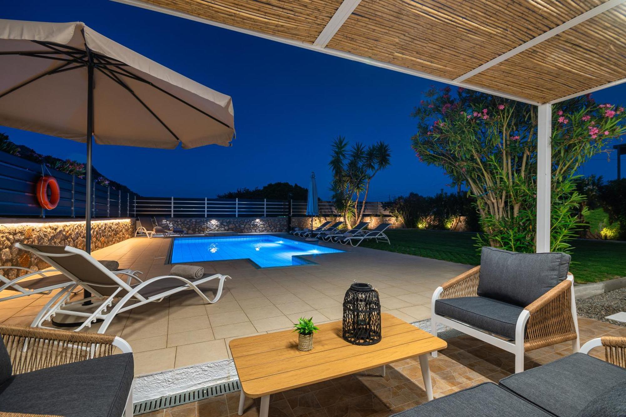 Villa Mariani II - In Lothiarika, Newly Renovated June 2024, Private Pool, Lindos 10 Min, Beach 120M ラルドス エクステリア 写真