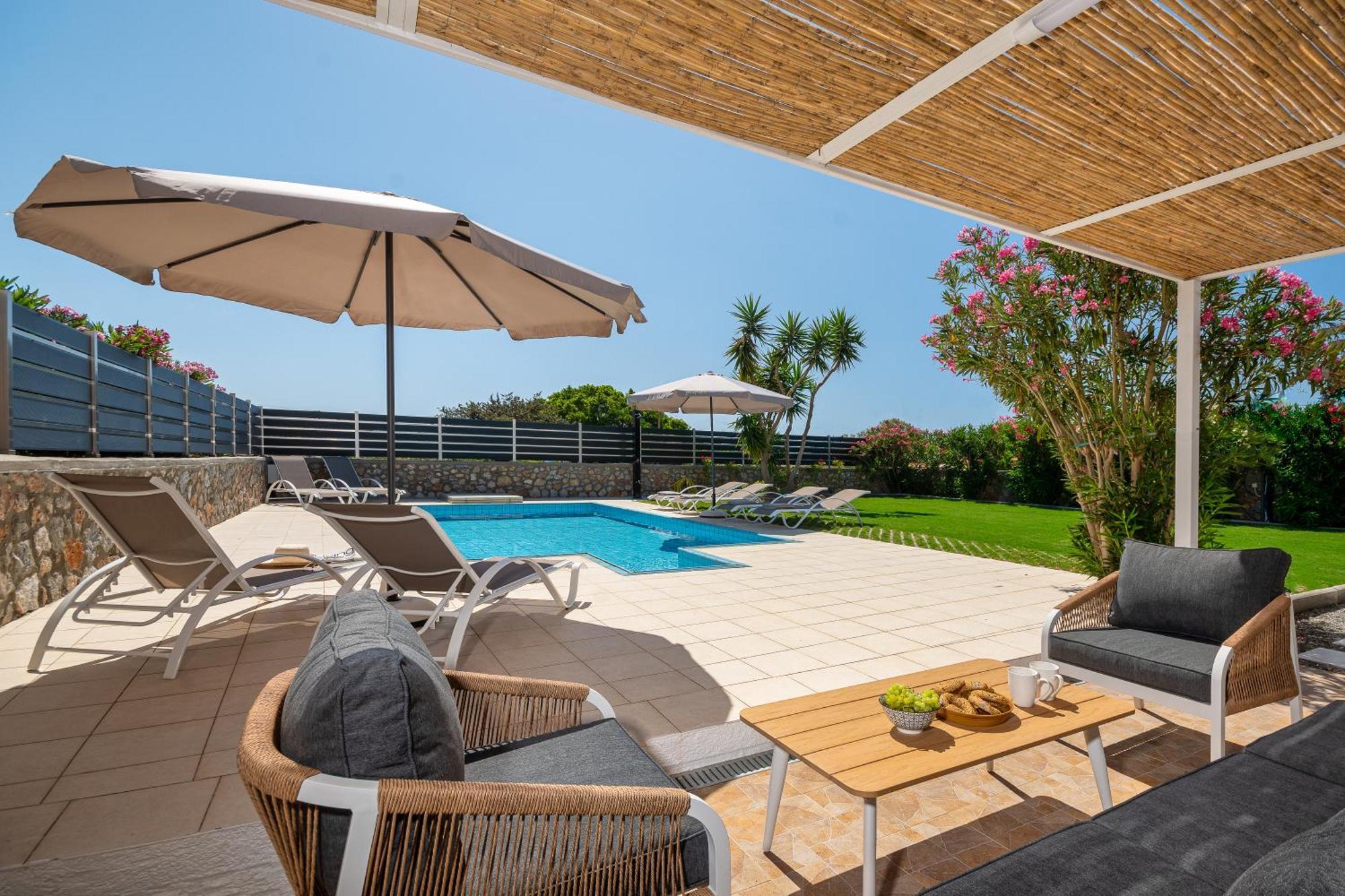 Villa Mariani II - In Lothiarika, Newly Renovated June 2024, Private Pool, Lindos 10 Min, Beach 120M ラルドス エクステリア 写真