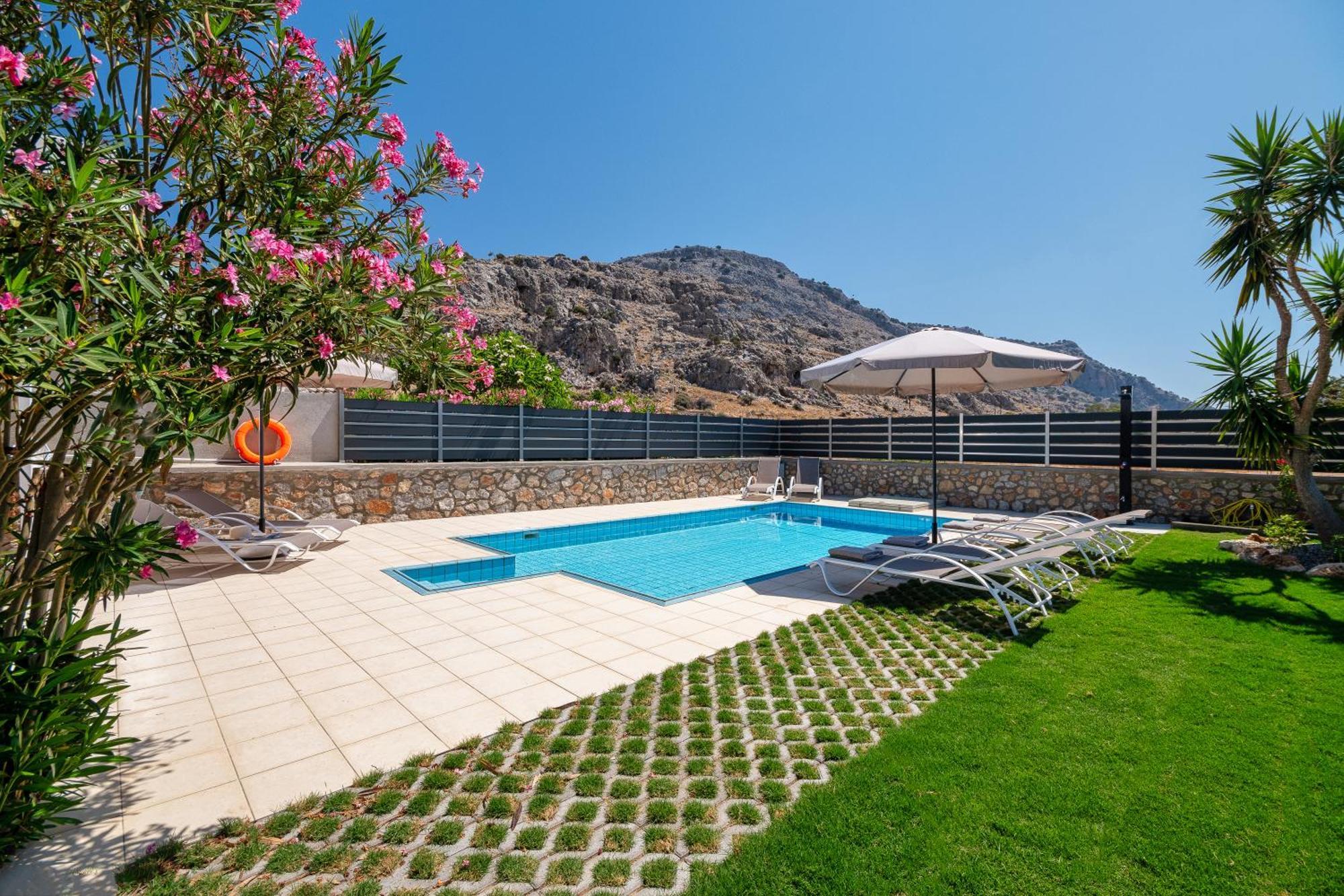 Villa Mariani II - In Lothiarika, Newly Renovated June 2024, Private Pool, Lindos 10 Min, Beach 120M ラルドス エクステリア 写真