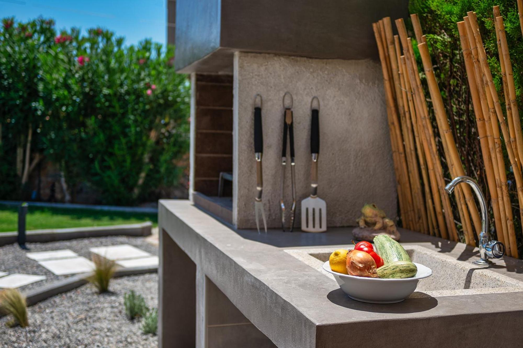 Villa Mariani II - In Lothiarika, Newly Renovated June 2024, Private Pool, Lindos 10 Min, Beach 120M ラルドス エクステリア 写真