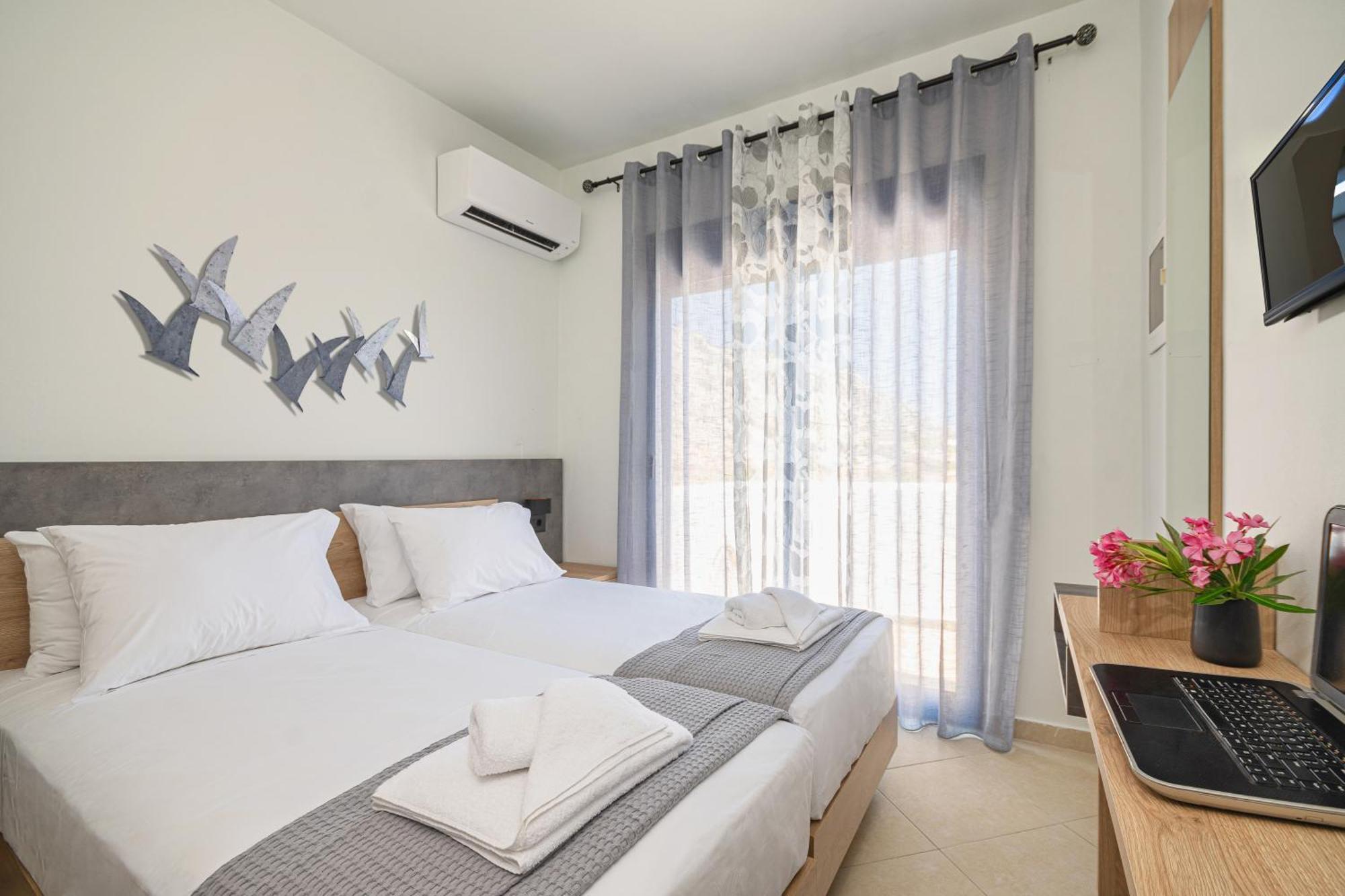 Villa Mariani II - In Lothiarika, Newly Renovated June 2024, Private Pool, Lindos 10 Min, Beach 120M ラルドス エクステリア 写真