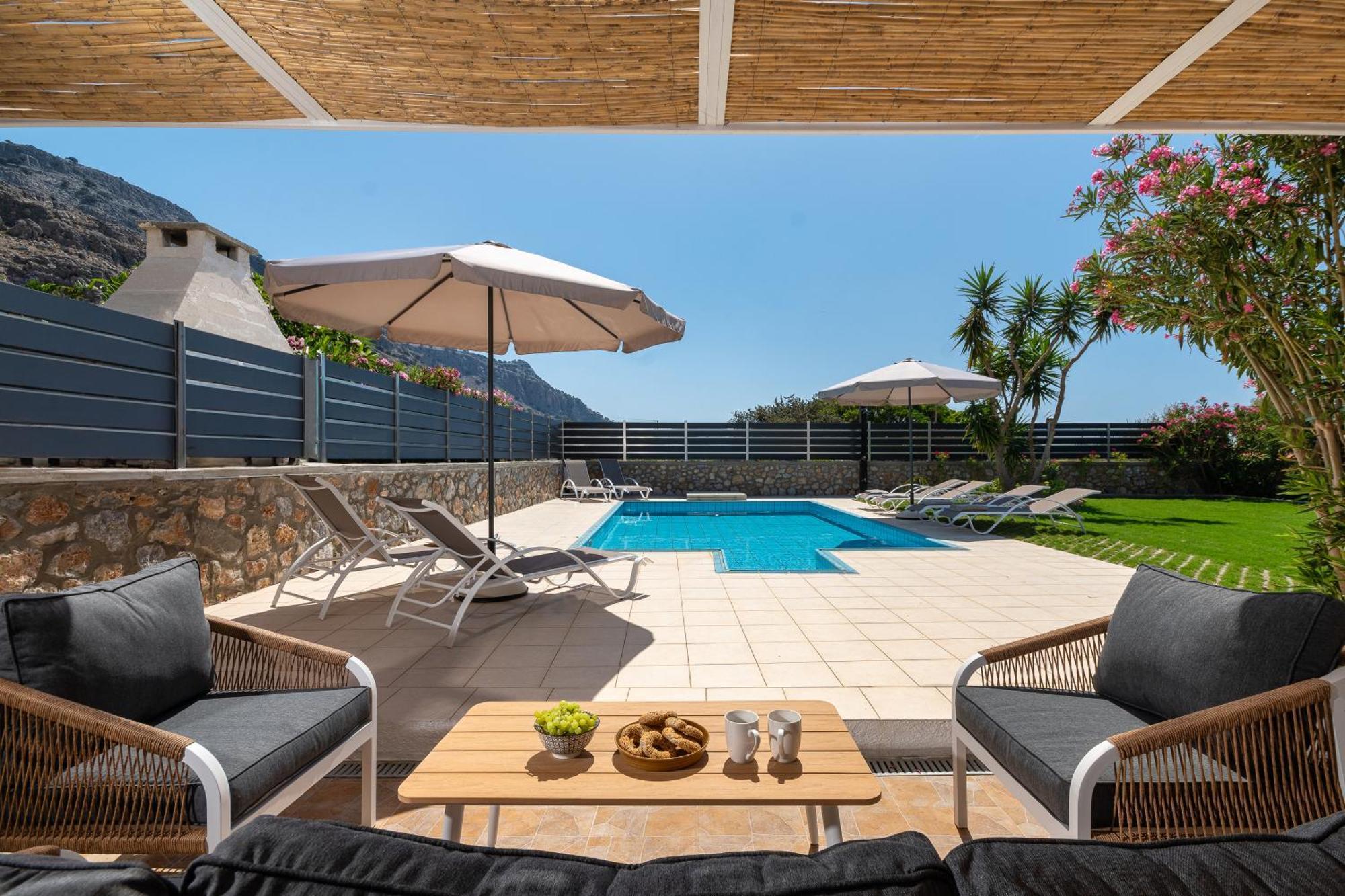 Villa Mariani II - In Lothiarika, Newly Renovated June 2024, Private Pool, Lindos 10 Min, Beach 120M ラルドス エクステリア 写真